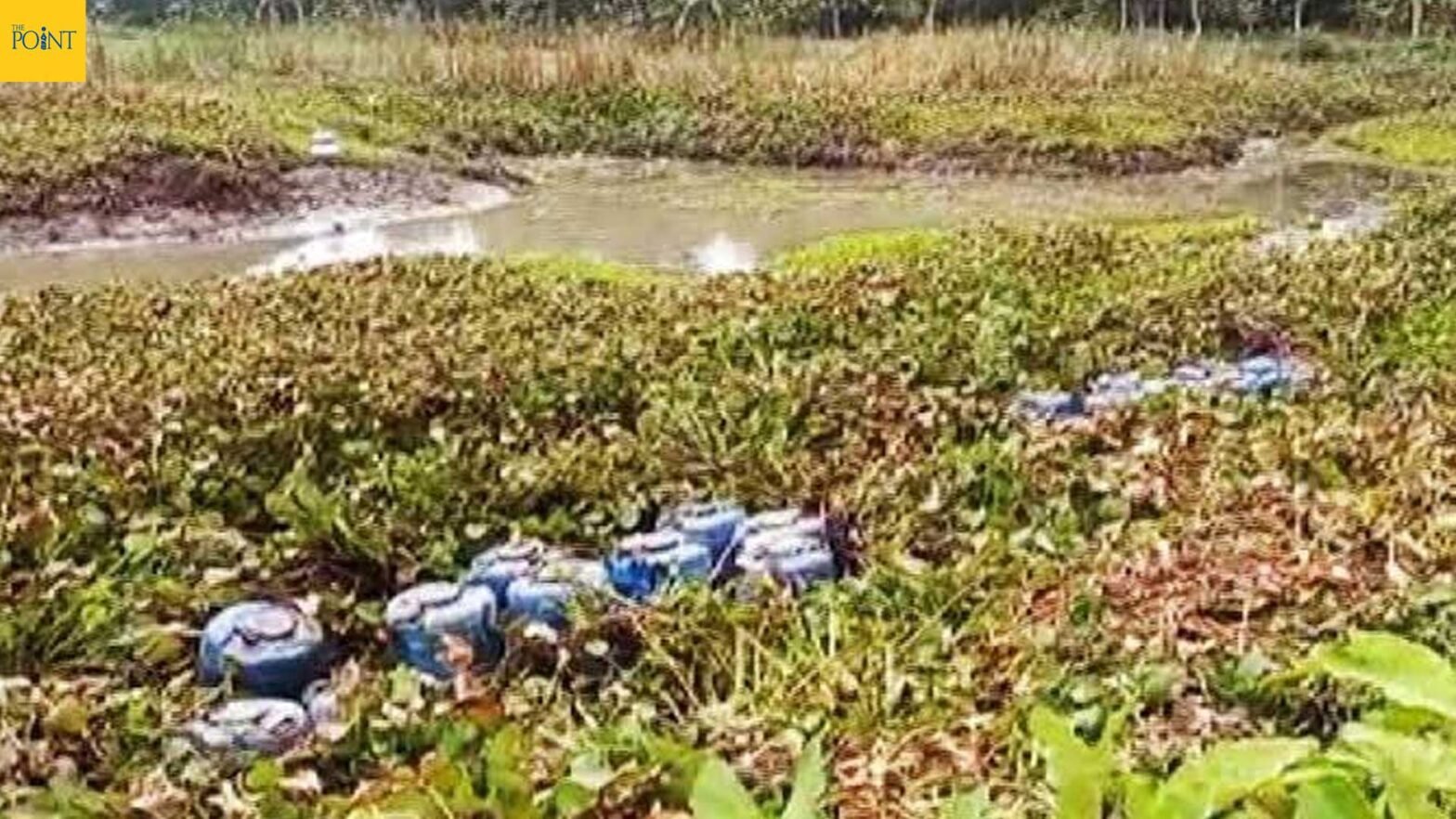 জঙ্গলে চোলাইয়ের গোপন ঘাঁটি, পুলিশের অভিযানে নষ্ট ১০০০ লিটার কাঁচামাল