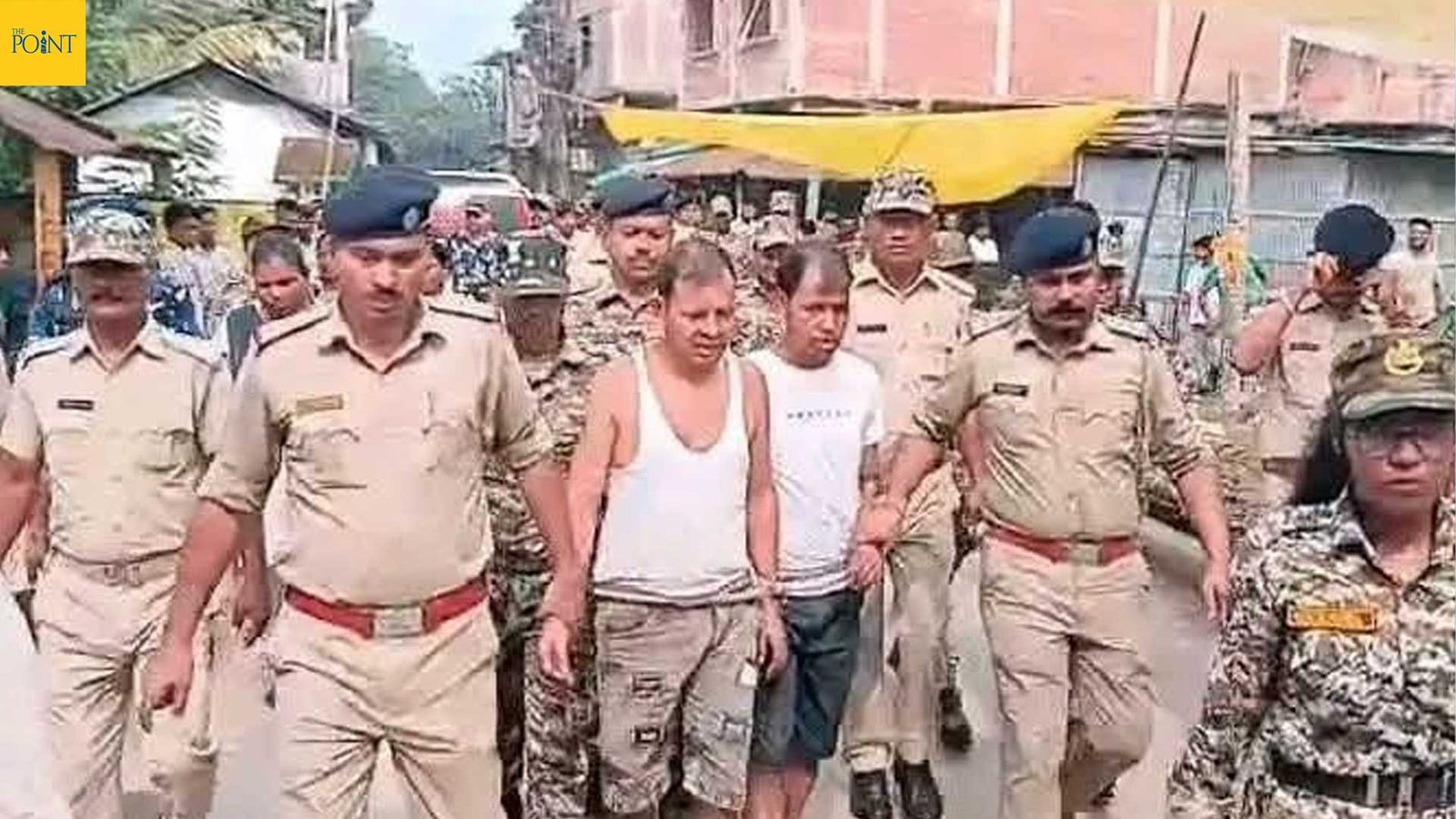 বেহালাকাণ্ডে ধৃত বাবাসহ ৩ জনকে কোমরে দড়ি, খালি গায়ে এলাকায় ঘোরাল পুলিশ