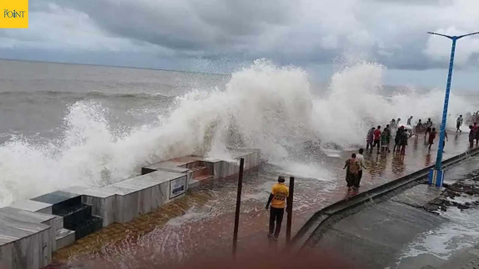 ঘূর্ণিঝড় অর্ণবের জেরে বৃষ্টি, উত্তাল দিঘা-মন্দারমণির সমুদ্র