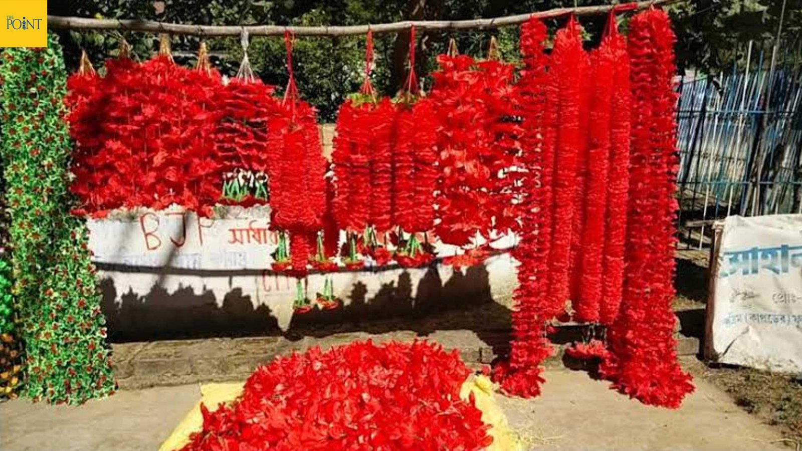 প্লাস্টিকের বিকল্প কাপড়ের জবা, কালীপুজোর আগে বর্ধমানে বাড়তি আয়ের আশায় গৃহবধূরা