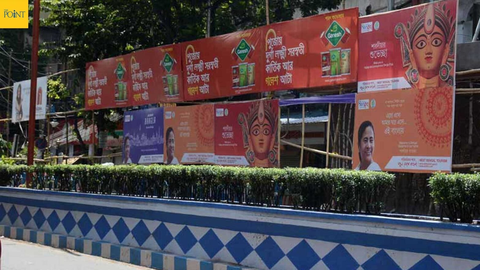 কলকাতার রাস্তা থেকে পুজোর বিজ্ঞাপন সরাতে ডেডলাইন, অমান্য করলেই মোটা অঙ্কের জরিমানা